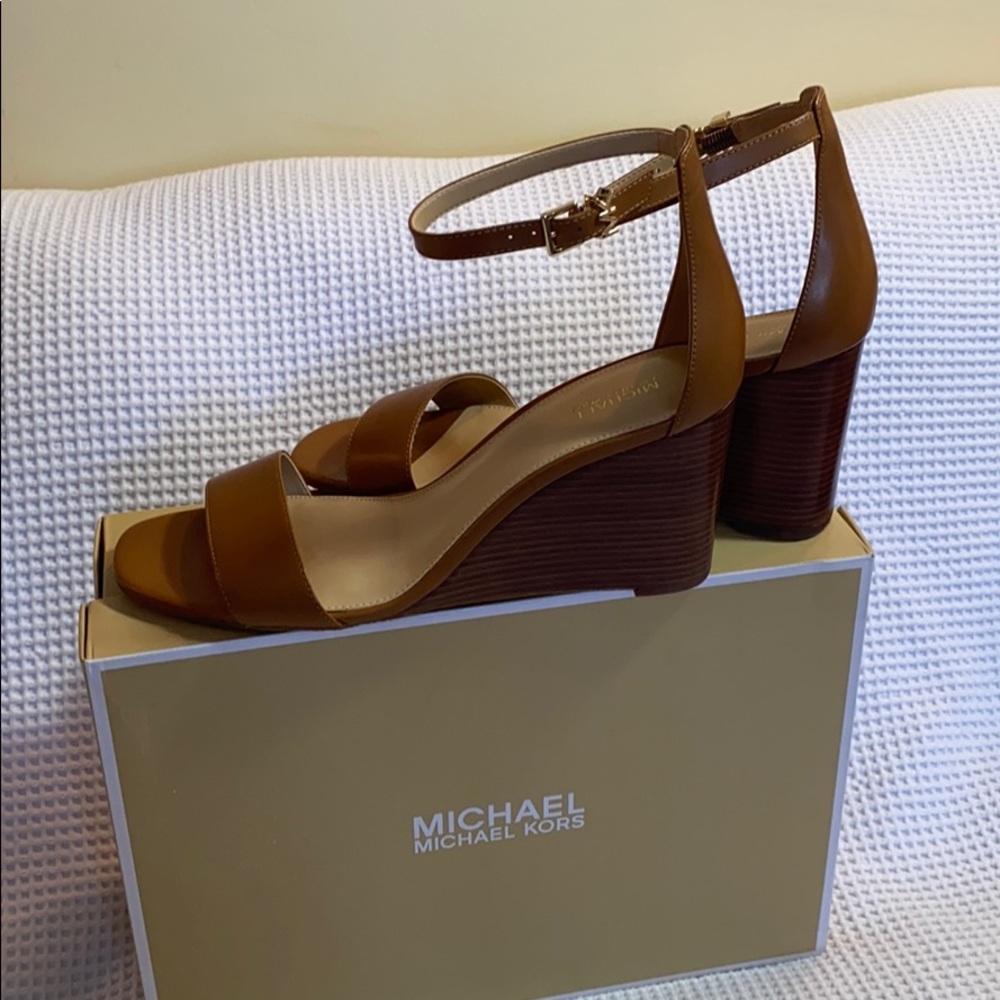 MICHAEL Michael Kors Womens Sz 9.5M “Fiona Wedge”